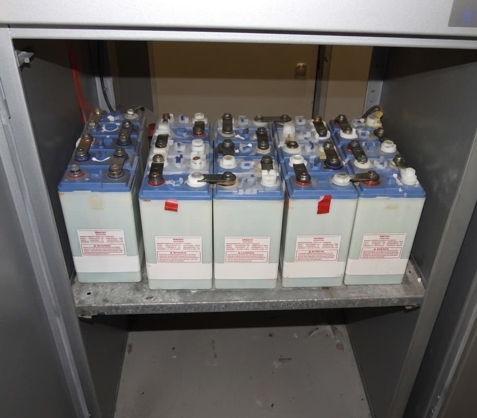 Power continuity bad batteries cause of ups failure