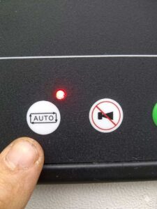 Power continuity dse 6110 auto button led on