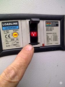 Power continuity dse 6110 breaker switch