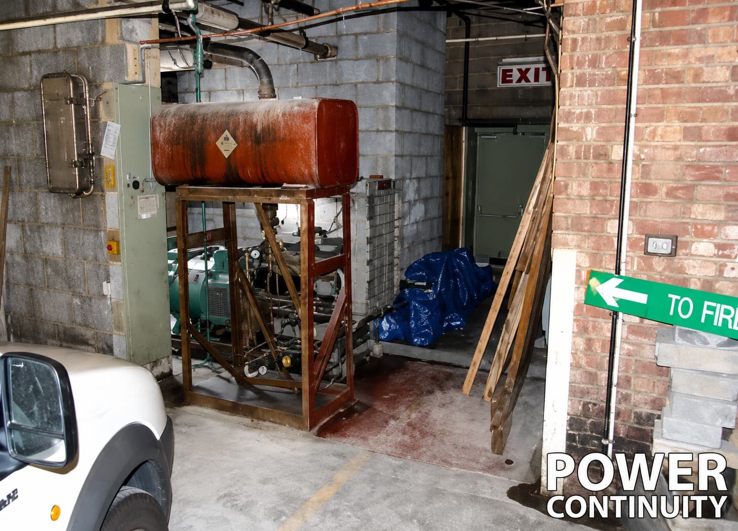 Power continuity fuel tank ready for removal