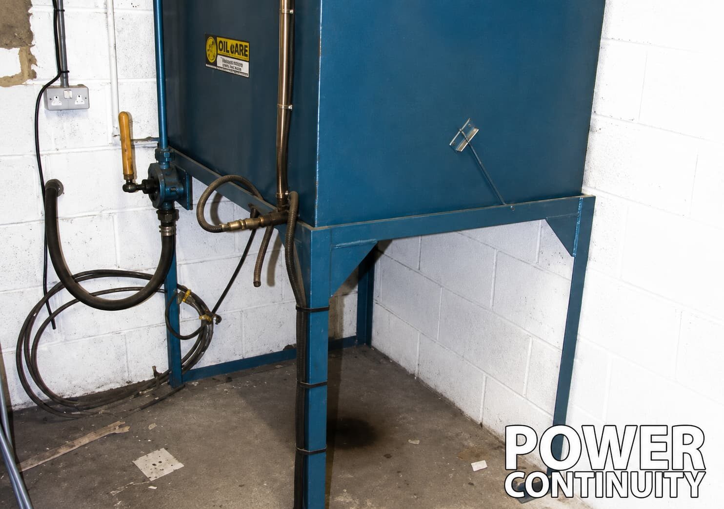 Power continuity removal of an old fuel tank