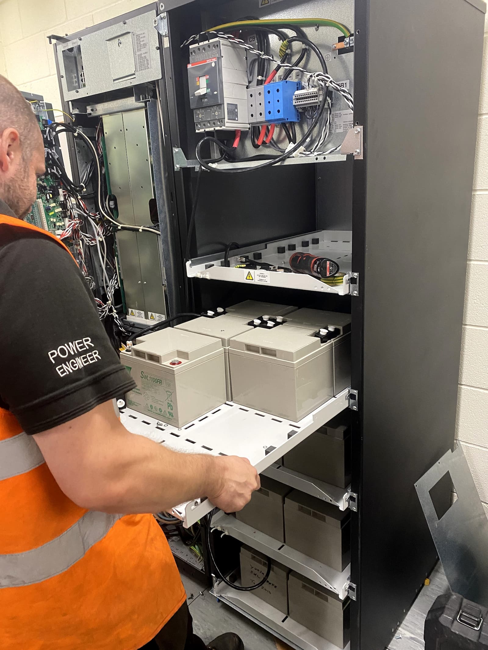 Power continuity ups components and engineer